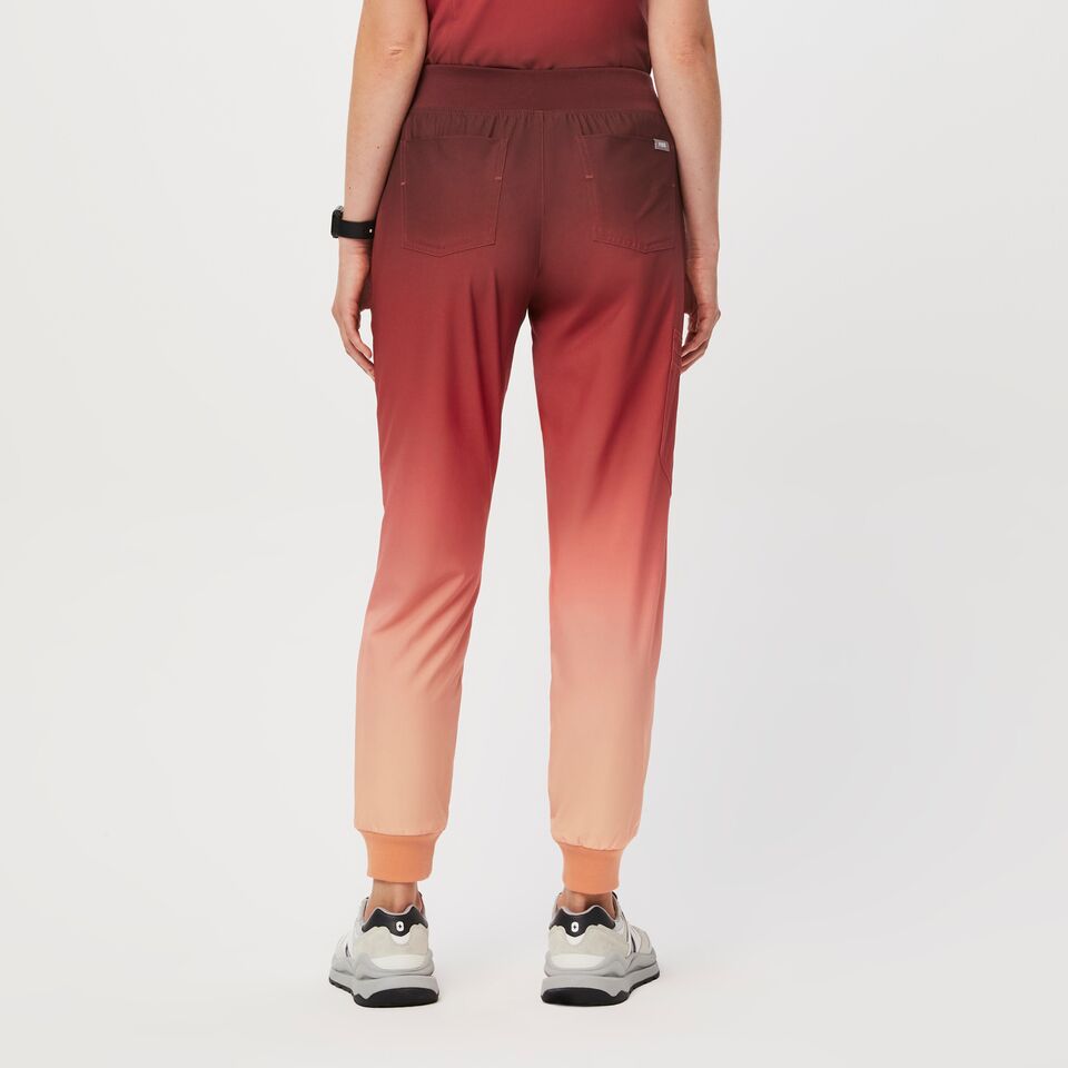 https://creative.wearfigs.com/asset/189c5357-6ec3-41d3-8e2c-e84aa356b95c/SQUARE/Q2_2023_05_SUNSET-OMBRE_ZAMORA_W_PALONIA_18362-jpg