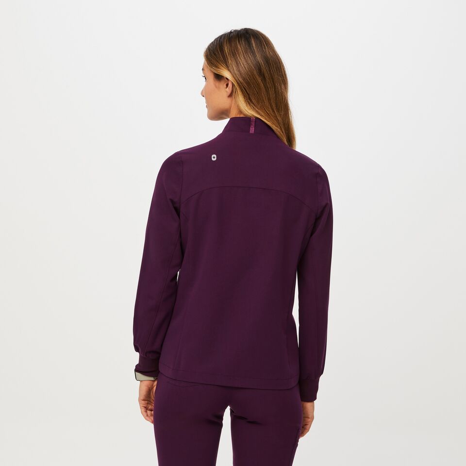 https://creative.wearfigs.com/asset/1a8a77a1-08ea-4106-a84c-3e5f09b421c5/SQUARE/Q2_2023_06_DEEP-PURPLE_SEBINA-JACKET_W_MADI_36003