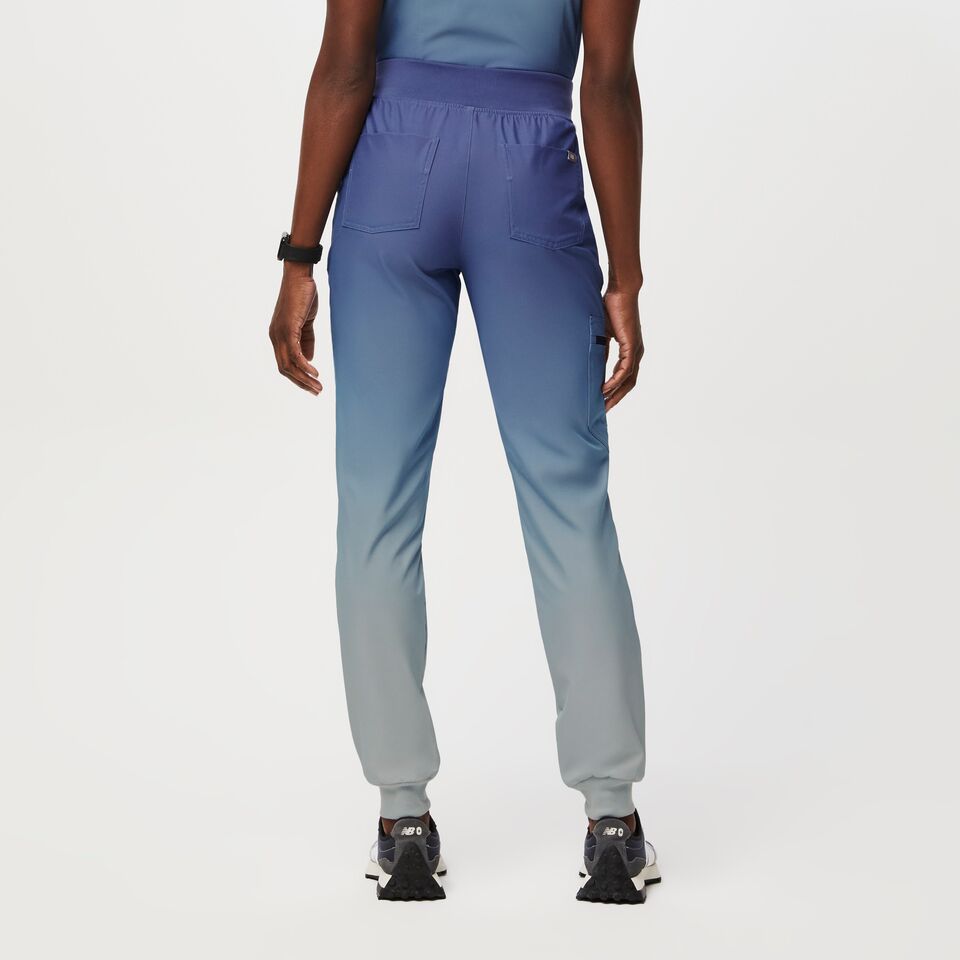 https://creative.wearfigs.com/asset/23fee5d1-5e7d-481c-b6c8-9d91593279f0/SQUARE/Q1_2023_03_OCEAN-MIST_OMBRE-FREEX-HW-ZAMORA_W_AWA_50204