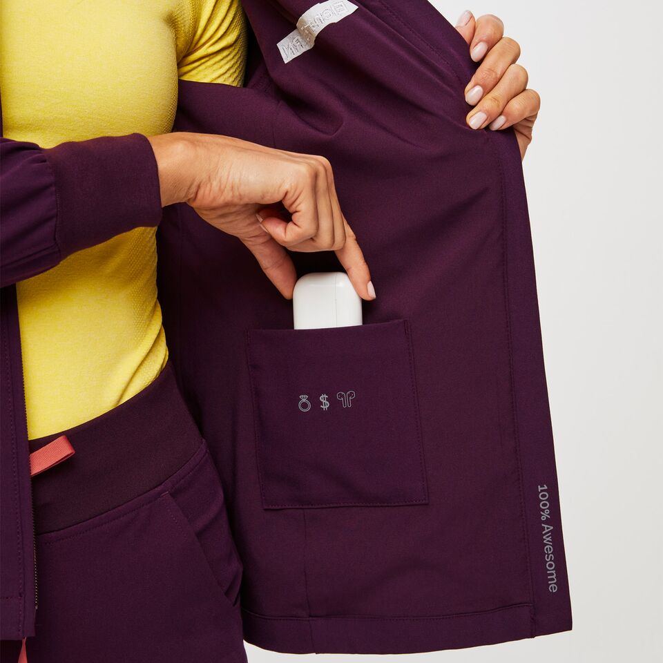 https://creative.wearfigs.com/asset/264921e8-0fa0-4b71-86ad-d96647091cc9/SQUARE/Q2_2023_06_DEEP-PURPLE_SEBINA-JACKET_W_MADI_36018