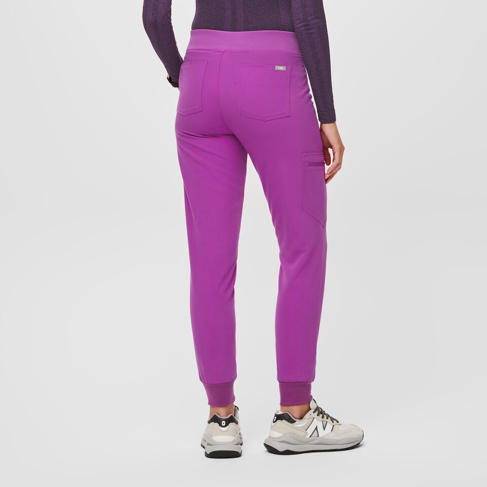 https://creative.wearfigs.com/asset/2e921b09-ecb6-4b20-ba90-1f8ec57e4ce5/SQUARE/Q3_2023_09_PITAYA_ZAMORA_W_MELANIE_29903