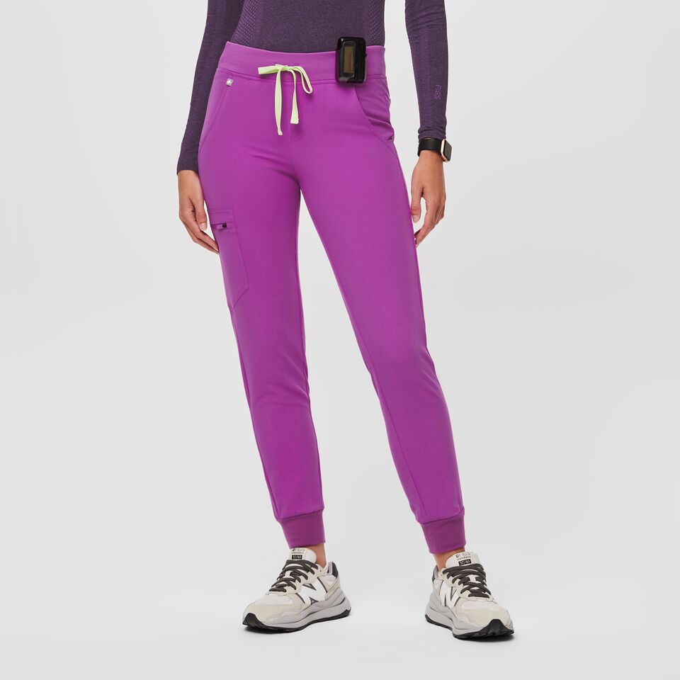 https://creative.wearfigs.com/asset/430037e6-0504-439f-9cfc-40d56fb096b4/SQUARE/Q3_2023_09_PITAYA_ZAMORA_W_MELANIE_29876