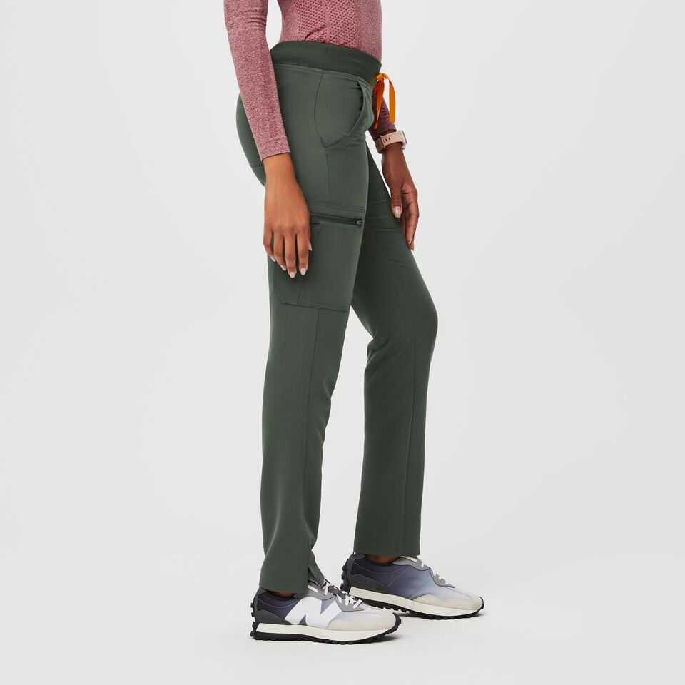 https://creative.wearfigs.com/asset/4907ebfa-c64e-4577-a365-1ccba2fbf3a6/SQUARE/Womens-Yola-Yoga-Moss-XS-3-jpg