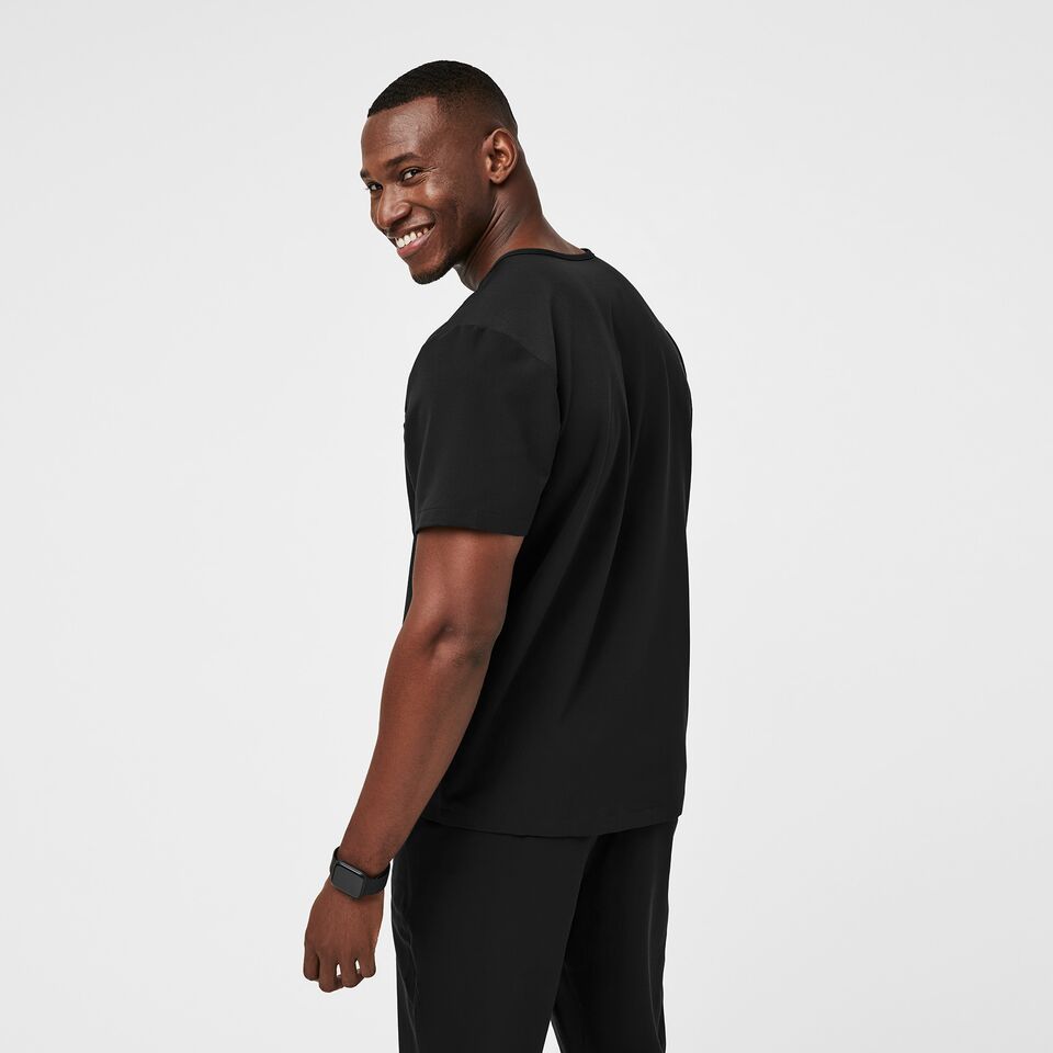 https://creative.wearfigs.com/asset/723c39e6-0614-4c53-87f2-7560c73495e8/SQUARE/Mens-Leon-Scrub-Top-black-L-4