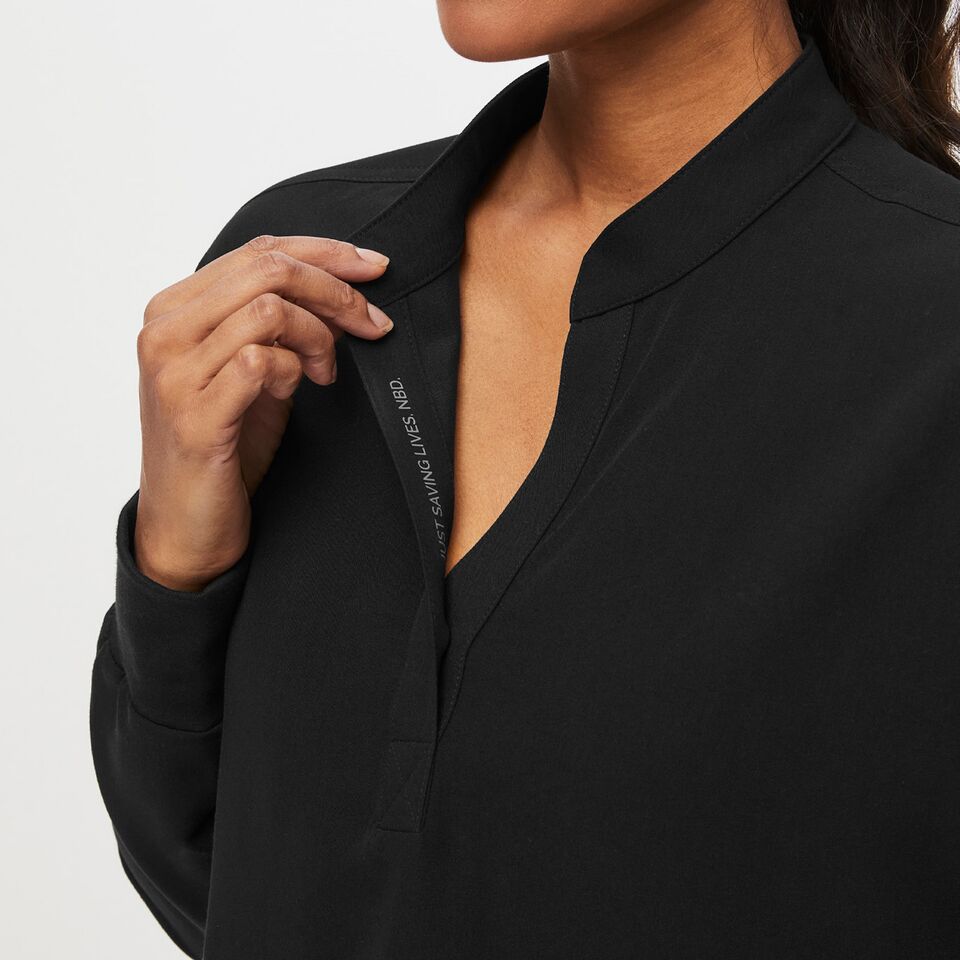 https://creative.wearfigs.com/asset/787148ad-07e8-491b-9a17-ad52f65507f5/SQUARE/Q3_2023_08_BLACK_LS-RAFAELA_W_ALYSSAH_15862