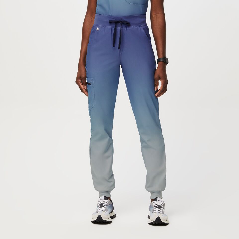 https://creative.wearfigs.com/asset/7c7dd6cb-6e02-4240-a2c3-3a5e4e30fc44/SQUARE/Q1_2023_03_OCEAN-MIST_OMBRE-FREEX-HW-ZAMORA_W_AWA_50184