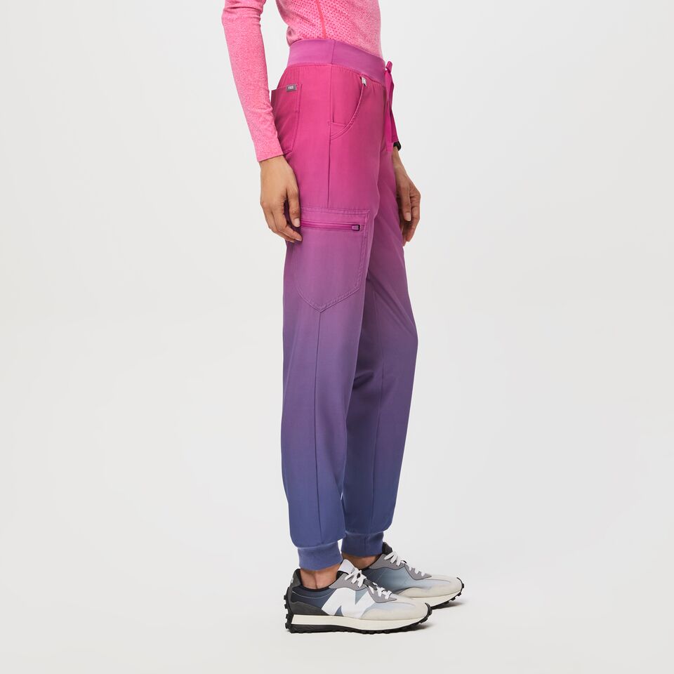 https://creative.wearfigs.com/asset/828ffff2-e9c3-42ba-8f37-24224df025e6/SQUARE/Q1_2023_03_SUNSET-OMBRE_FREEX-ZAMORA_W_EMILY_52246