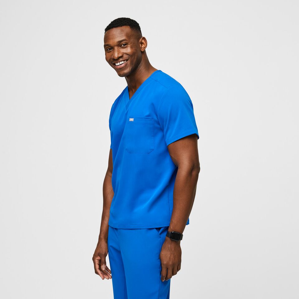 https://creative.wearfigs.com/asset/866dae69-00c7-4eaa-bd0f-1b2fac3d479a/SQUARE/Mens-Leon-Royal-Blue-M-3