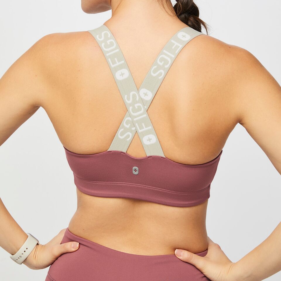 https://creative.wearfigs.com/asset/8a8e14ff-6d39-47f6-b084-dd3ad1cd0bf5/SQUARE/XS_W_Performance_Bra_Mauve_Q3_2022_-05