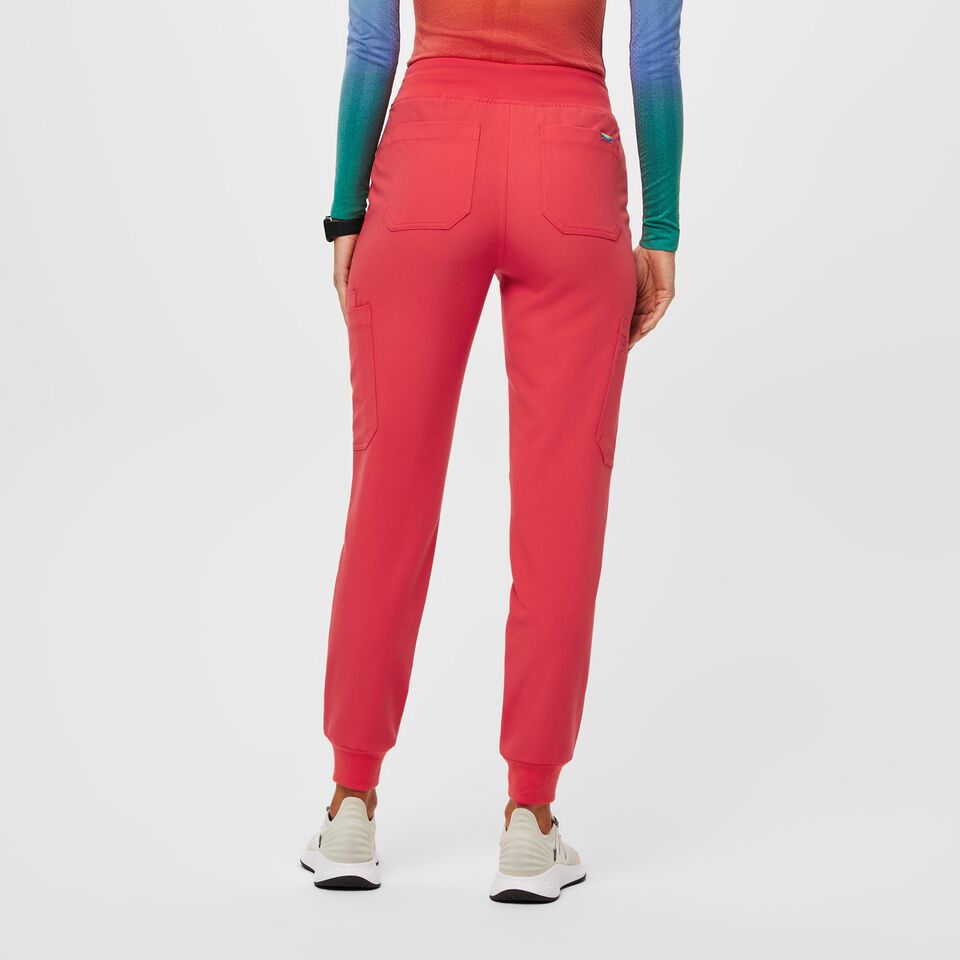 https://creative.wearfigs.com/asset/8e9675e7-bae3-47e5-9e7b-4c32d2a77b6c/SQUARE/Q1_2023_03_HIBISCUS_ZAMOLA_W_MADI_55674