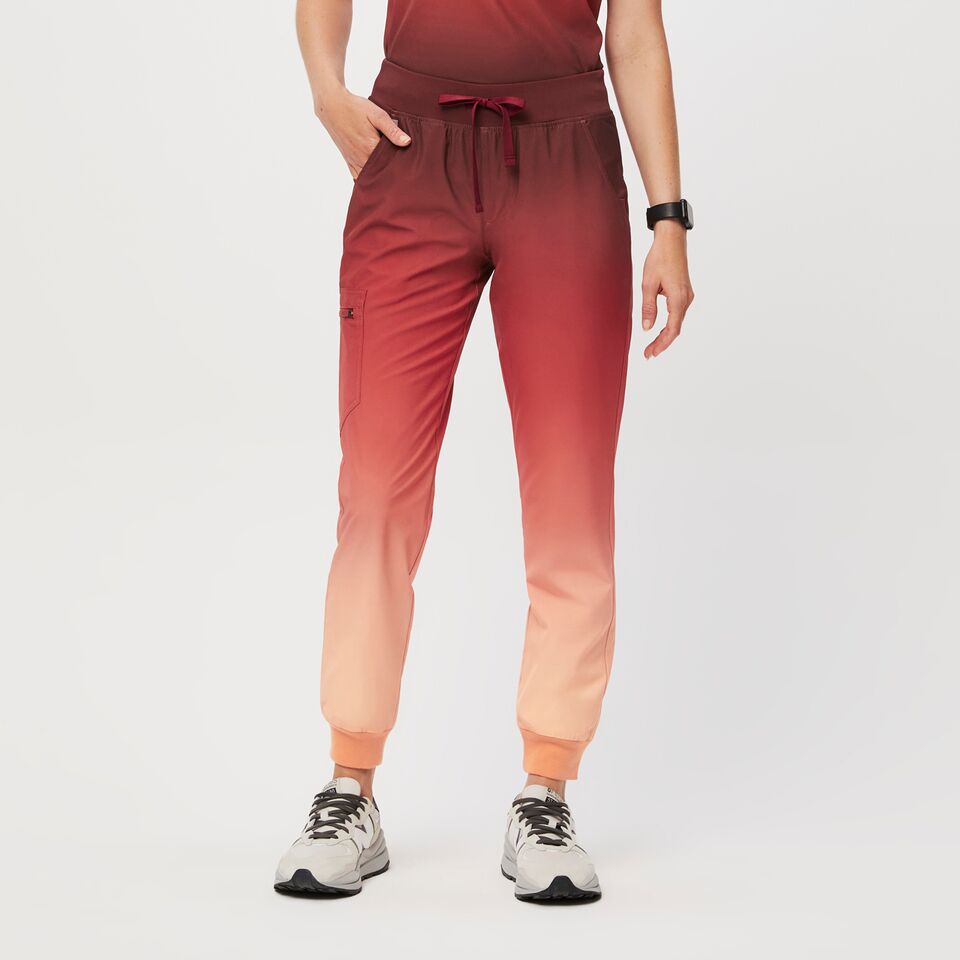 https://creative.wearfigs.com/asset/9c18c1ba-0ead-4918-90f5-39ab320e6dcc/SQUARE/Q2_2023_05_SUNSET-OMBRE_ZAMORA_W_PALONIA_18340-jpg