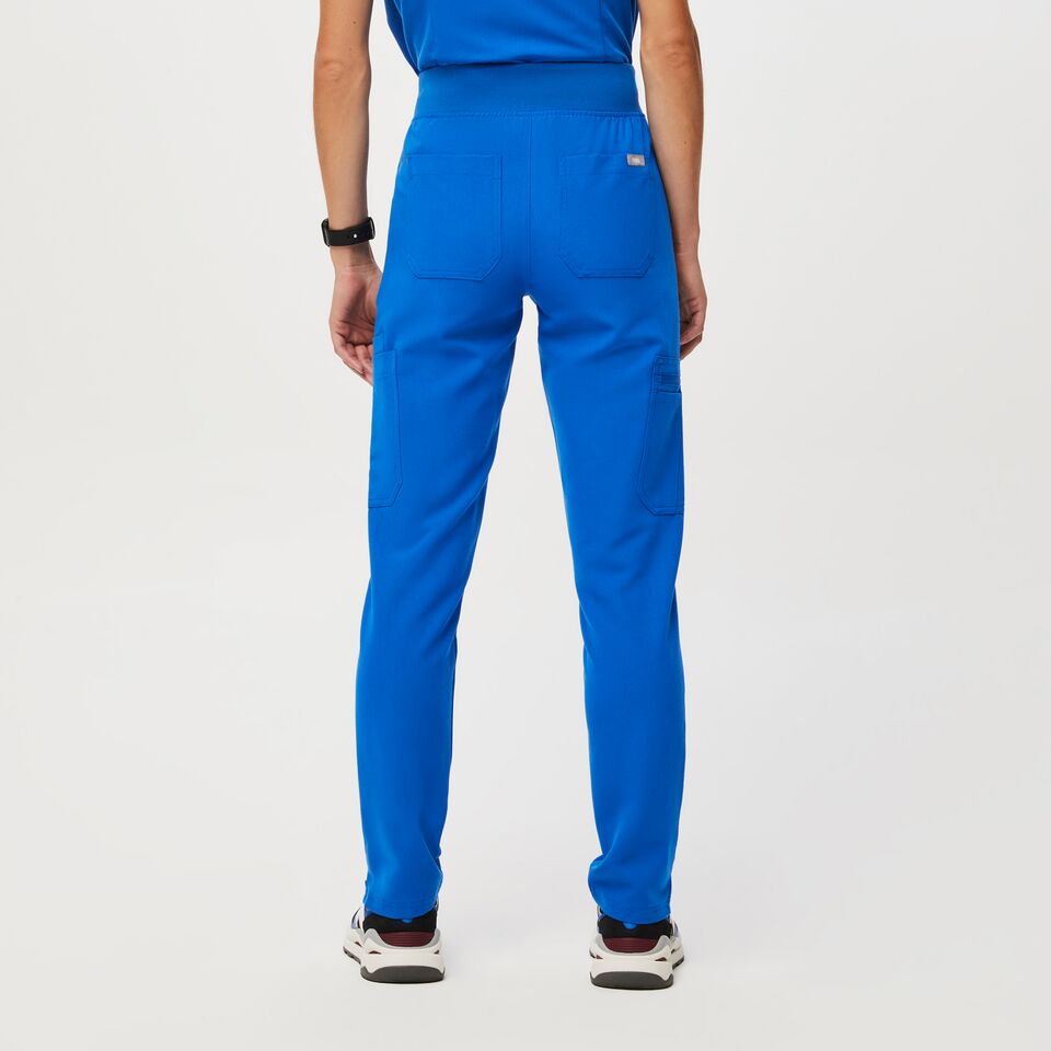 https://creative.wearfigs.com/asset/a057e5fa-50dd-4b6c-b7c8-b268b3661bfb/SQUARE/Q3_2023_08_ROYAL-BLUE_HW-YOLA_W_NICOLA_23211