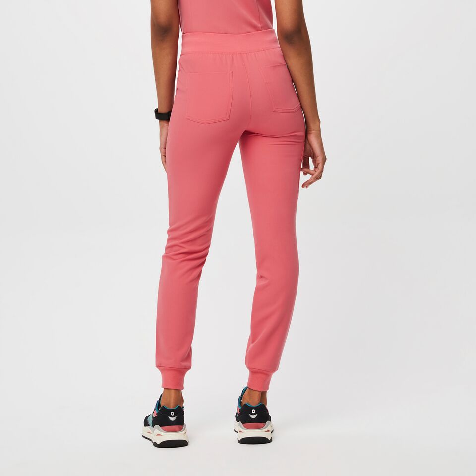 https://creative.wearfigs.com/asset/aab440eb-a712-4615-b6b7-ad117ec9c28a/SQUARE/Q2_2023_04_DESERT-ROSE_HW-ZAMORA_W_DEJA_09008-jpg
