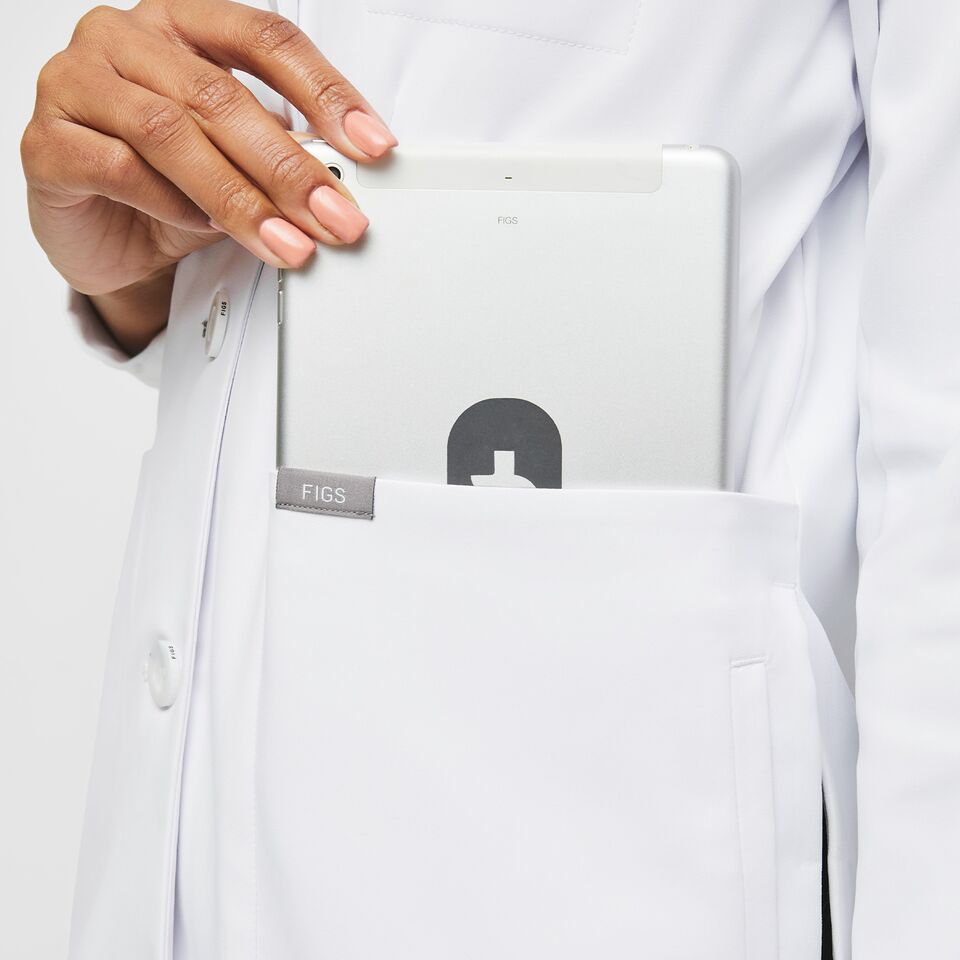 https://creative.wearfigs.com/asset/ae9d3747-1573-4be7-bb4c-f920f8f41720/SQUARE/XL_W_Dental_Lab_Coat_Q3_2022_-6