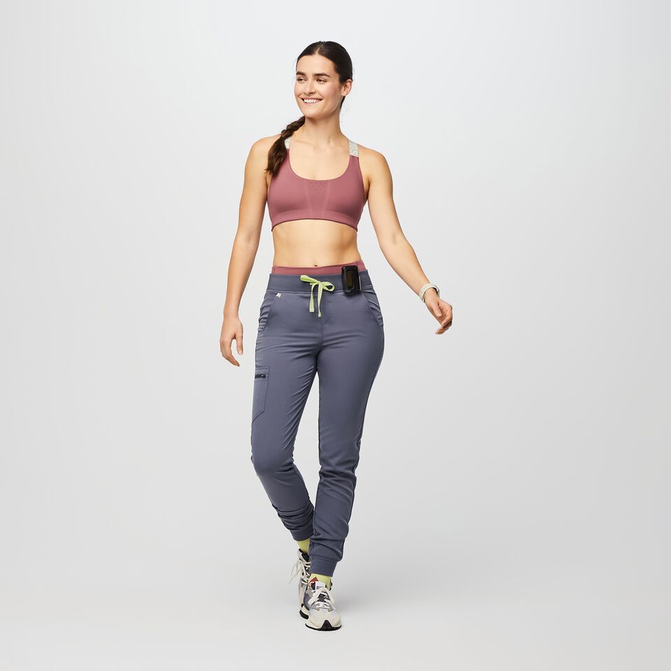 https://creative.wearfigs.com/asset/ba7e55aa-6a92-4a95-94f1-9b86cfac278a/SQUARE/XS_W_Performance_Bra_Mauve_Q3_2022_-01