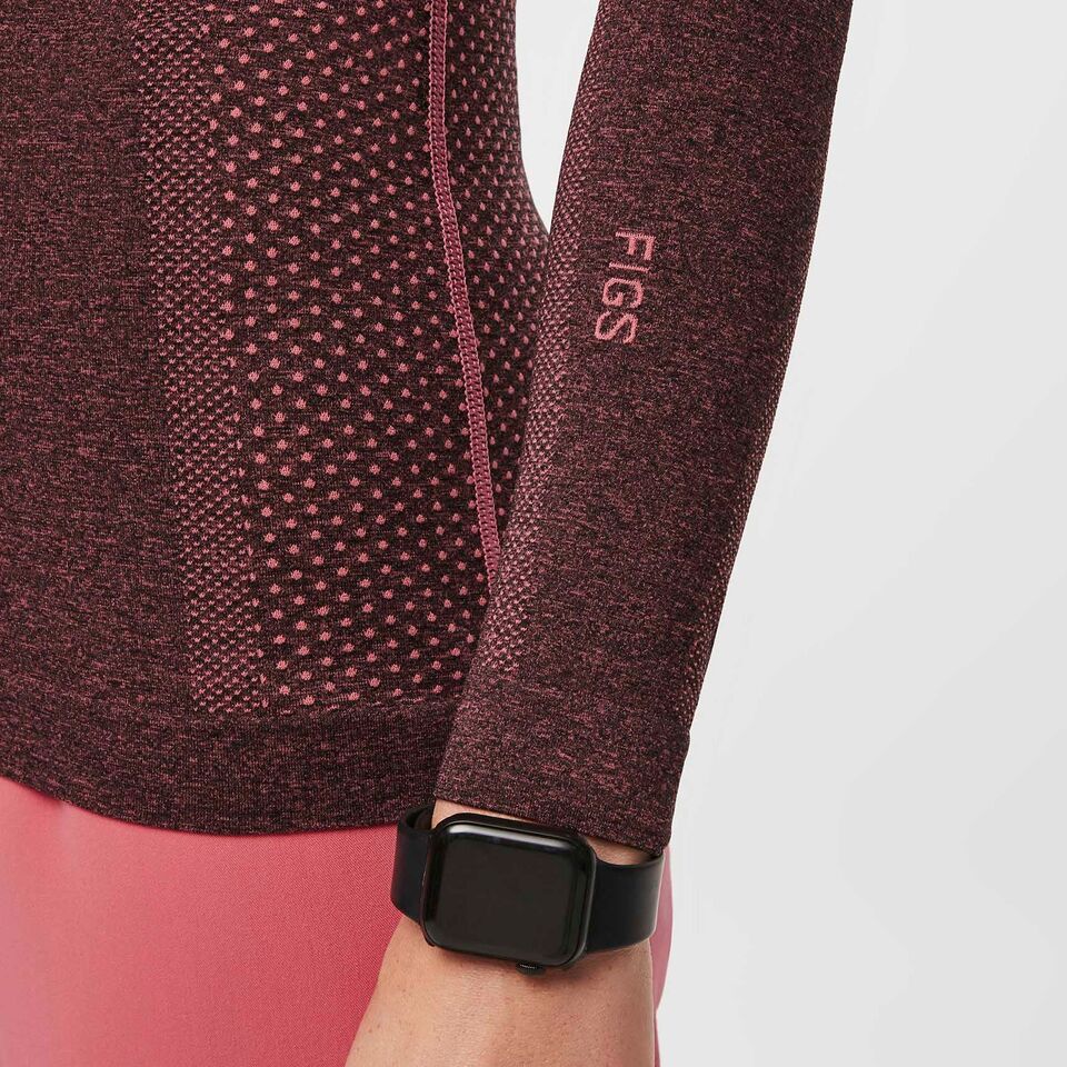 https://creative.wearfigs.com/asset/c500adef-684e-41e5-ac55-eb0777fbb6f4/SQUARE/Q2_2023_04_HEATHERED-DESERT-ROSE_SALTA_W_PALONIA_05868-jpg