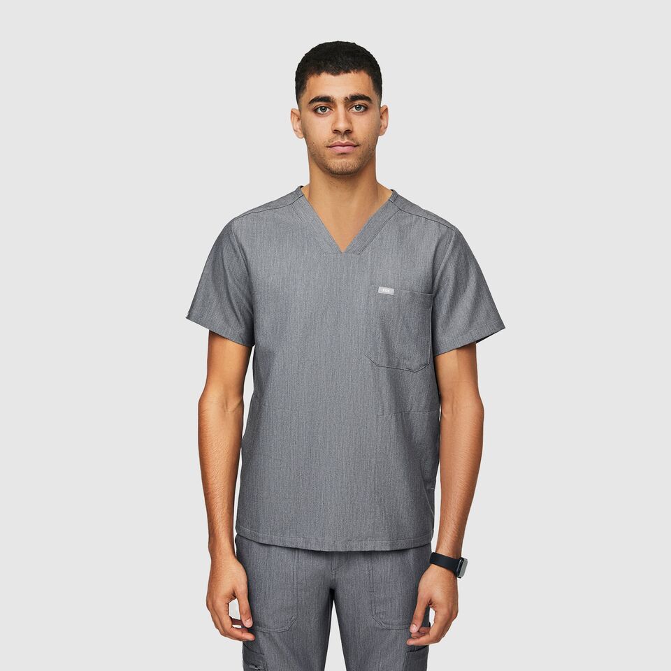 https://creative.wearfigs.com/asset/ca97a222-df55-4f83-b142-ceca32f6aa2c/SQUARE/Q2_CHISEC_CAIRO_GRAPHITE_CHRIS_12637-jpg