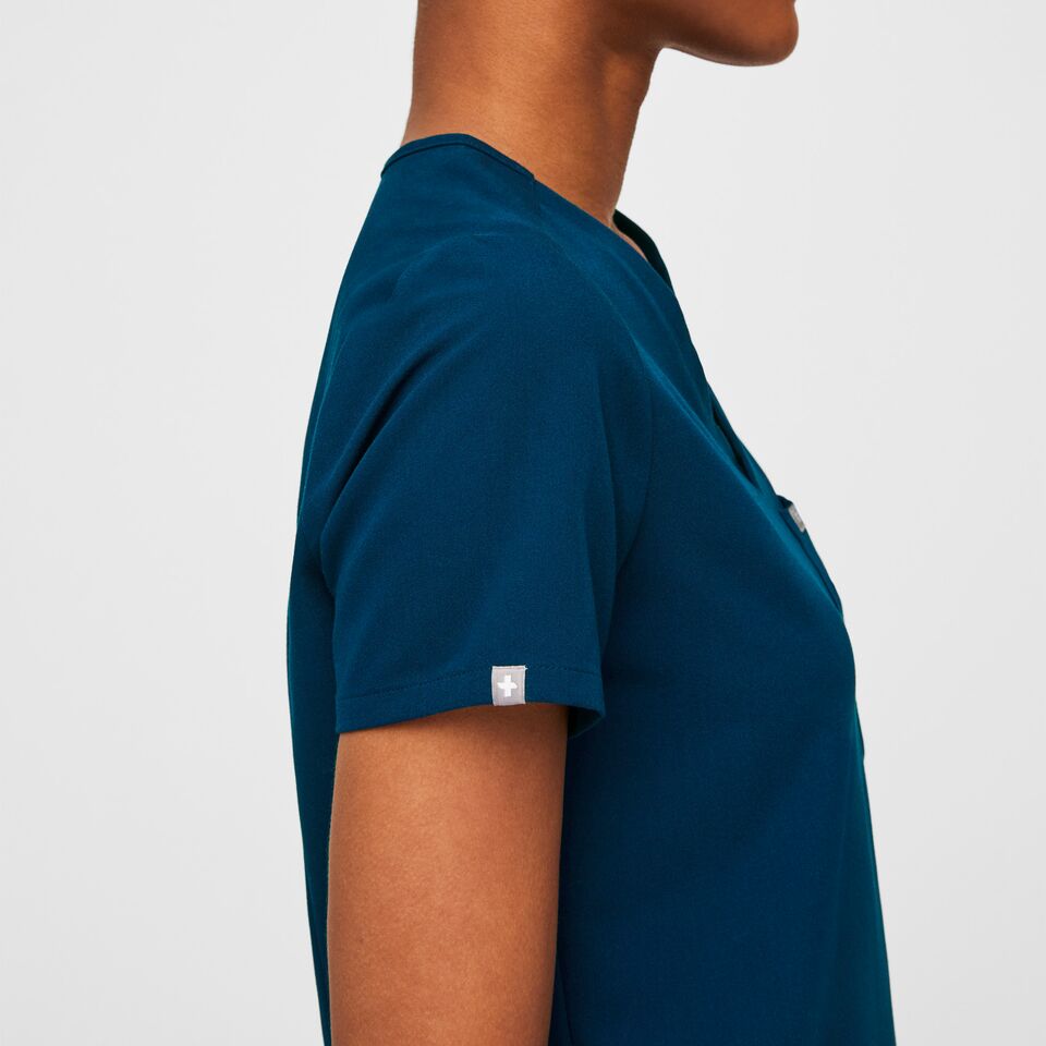 Women’s Catarina OnePocket Scrub Top™ Deep Reef · FIGS