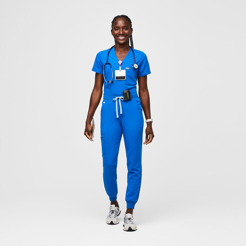 https://creative.wearfigs.com/asset/dfcfb297-e2b8-4618-9106-870bc6500b5c/SQUARE/XS_W_HW_Zamora_Pant_2-0_Royal_Blue_Q2_2022_-2