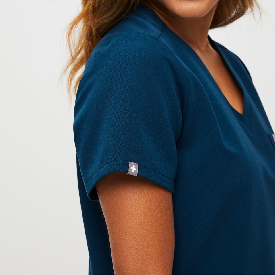 Women’s Catarina OnePocket Scrub Top™ Deep Reef · FIGS