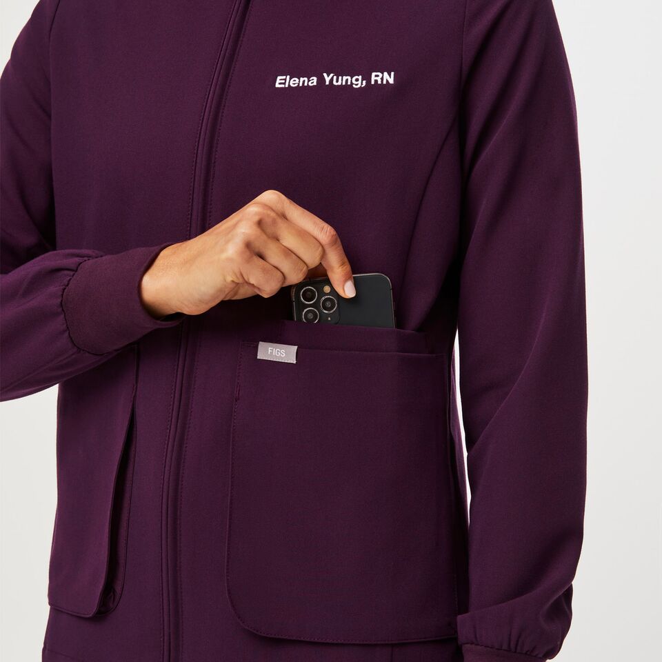 https://creative.wearfigs.com/asset/e2baa209-0e3b-4ddb-9e33-8b335f8d4332/SQUARE/Q2_2023_06_DEEP-PURPLE_SEBINA-JACKET_W_MADI_36014