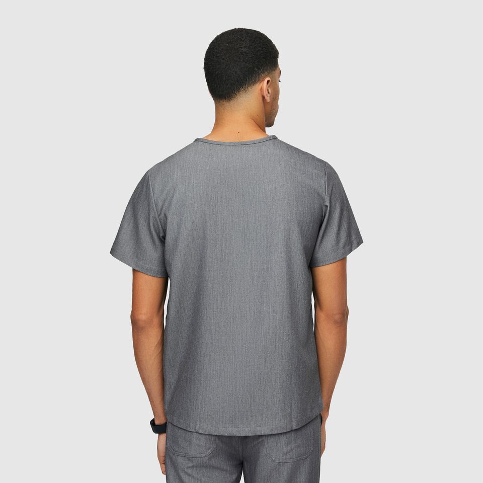 https://creative.wearfigs.com/asset/e30f496f-5214-4f65-b4de-db6979f03408/SQUARE/Q2_CHISEC_CAIRO_GRAPHITE_CHRIS_12656-jpg
