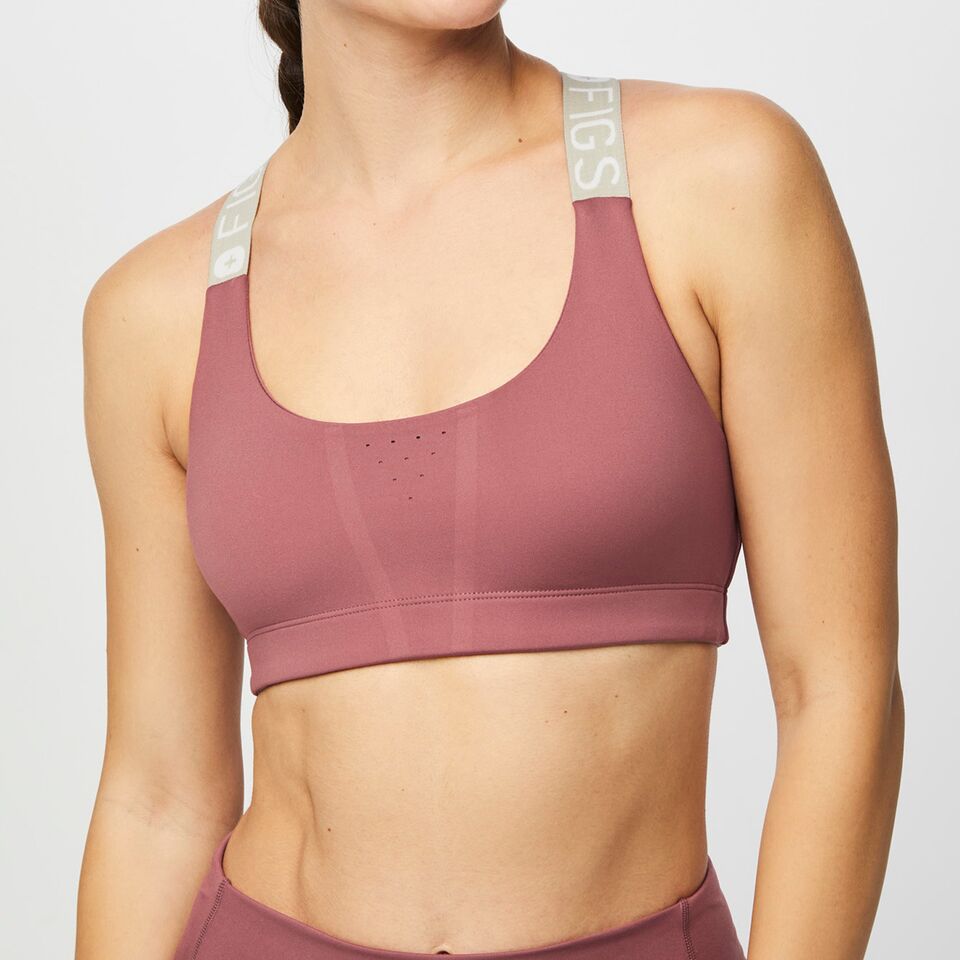 https://creative.wearfigs.com/asset/eba138e3-8e13-4467-957b-7f34be19dc51/SQUARE/XS_W_Performance_Bra_Mauve_Q3_2022_-06
