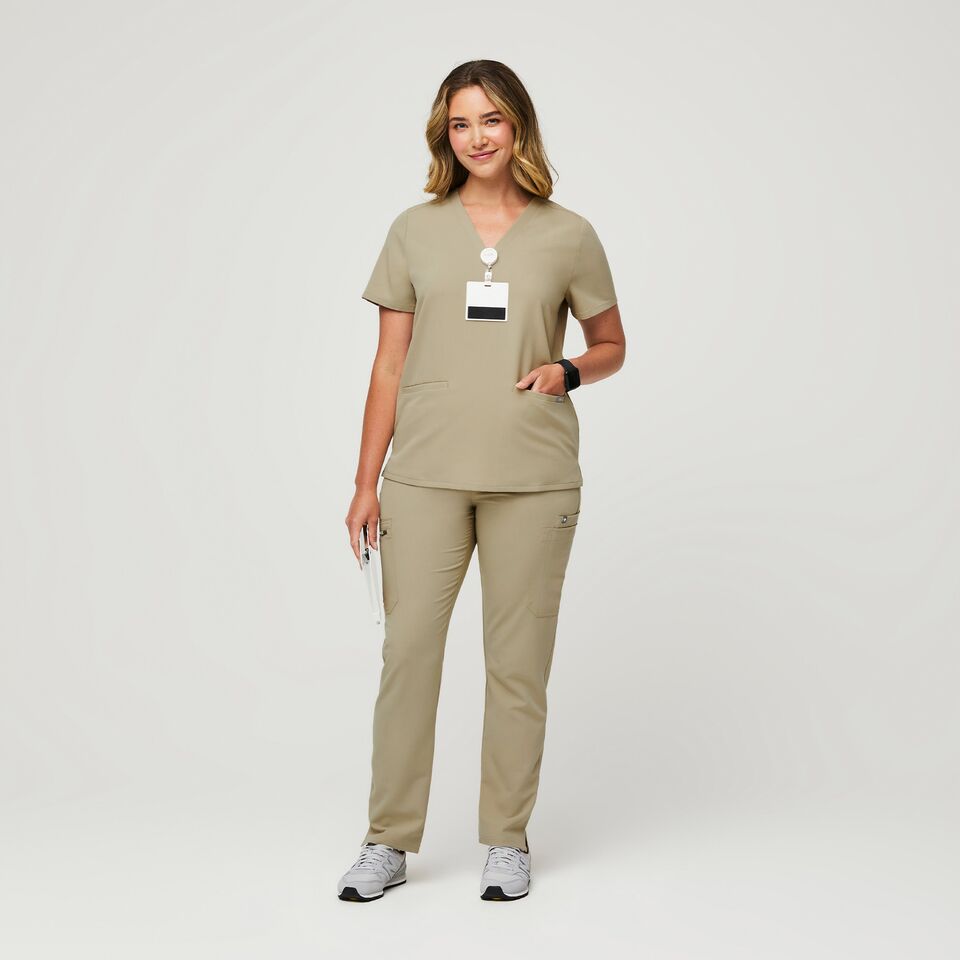 https://creative.wearfigs.com/m/41f4add7231def1e/SQUARE-ALT_W_Casma_Sandstone_Q2_2022_-2