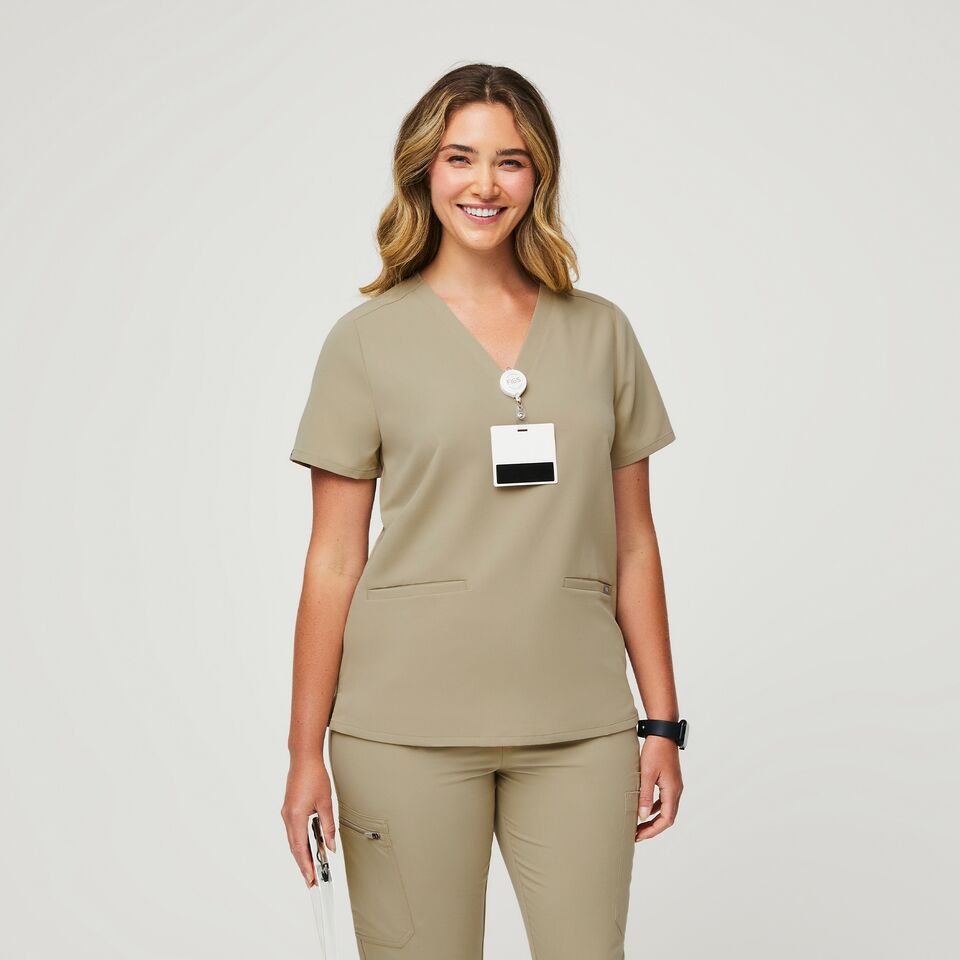 https://creative.wearfigs.com/m/4fc759b04e9e767d/SQUARE-ALT_W_Casma_Sandstone_Q2_2022_-1