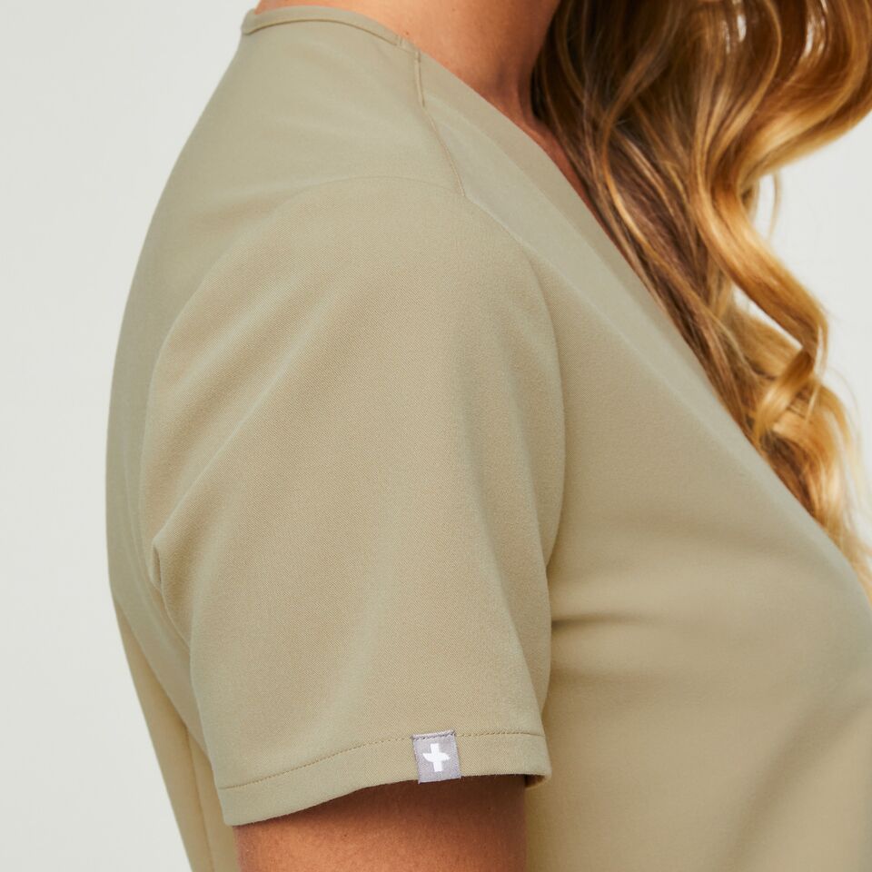 https://creative.wearfigs.com/m/552e3b4391022aac/SQUARE-W_Casma_Sandstone_Q2_2022_-5