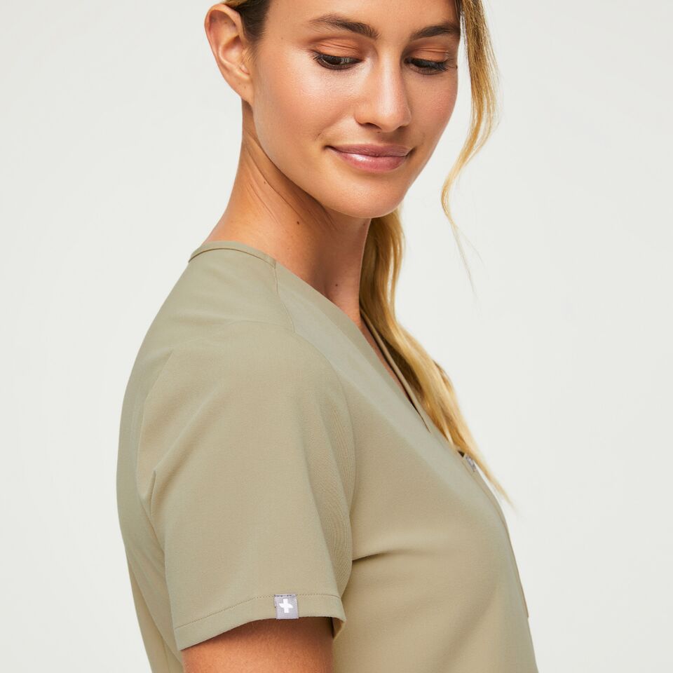 https://creative.wearfigs.com/m/57641bfc2e508729/SQUARE-W_Catarina_Sandstone_Q2_2022_-3