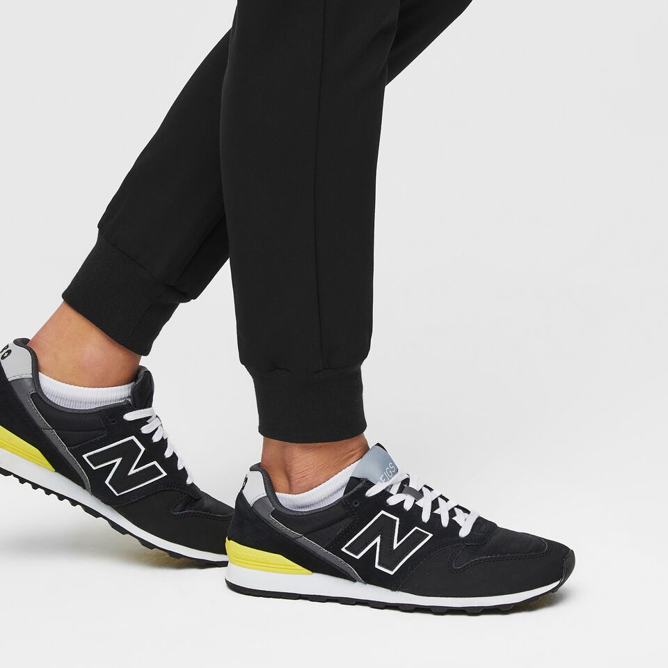 Women's Zamora™ Jogger Scrub Pants - Black · FIGS