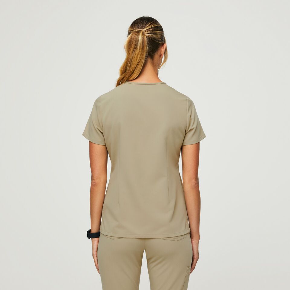 https://creative.wearfigs.com/m/718aada464dcd040/SQUARE-W_Catarina_Sandstone_Q2_2022_-4