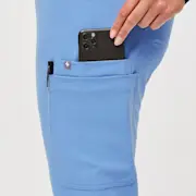 https://images.ctfassets.net/5j6wpslh72e4/1dcTc7OND0drjaHhmOhy0q/63f638355dfc15a817a34f87f8b36969/Q2_2022_05_CEIL-BLUE_YOLA_W_CHANEL_34094.jpg