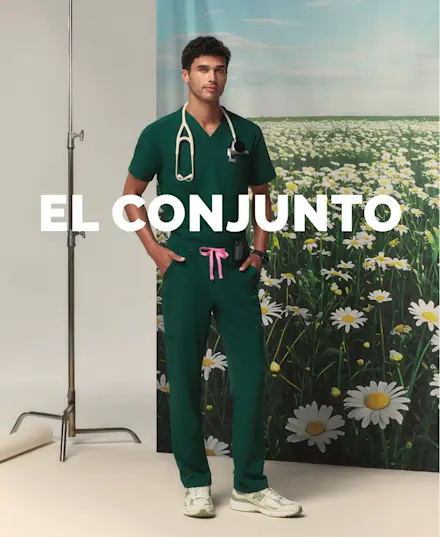 Una casaca. Un pantalón. Una combinación perfecta en medicina. Obtén nuestros conjuntos de uniformes médicos más vendidos.