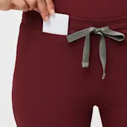https://images.ctfassets.net/5j6wpslh72e4/2gvdoWeA8zekttkwo8ZC3G/8185638e19374b076d1c7b6c7552a7fa/W_Yola_Burgundy_Core_Updated_Background_2022__5.jpg