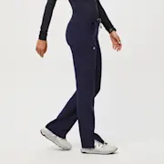 https://images.ctfassets.net/5j6wpslh72e4/3C9wEAp0VczjVFupL76DnI/4ebf5dd64193a464e8b27c48eb955345/Q3_2023_08_NAVY_KADE_W_MADI_20195.jpg