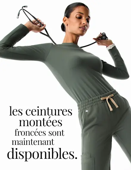 Les styles que vous connaissez et aimez, maintenant disponibles dans une nouvelle taille moyenne avec une ceinture montée froncée réglable.
