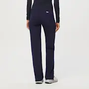 https://images.ctfassets.net/5j6wpslh72e4/3WqOhRZPVLQ4Xi3Q6u0x4P/c17e5b06b422d36c7040108790e7fd60/Q3_2023_08_NAVY_KADE_W_MADI_20206.jpg