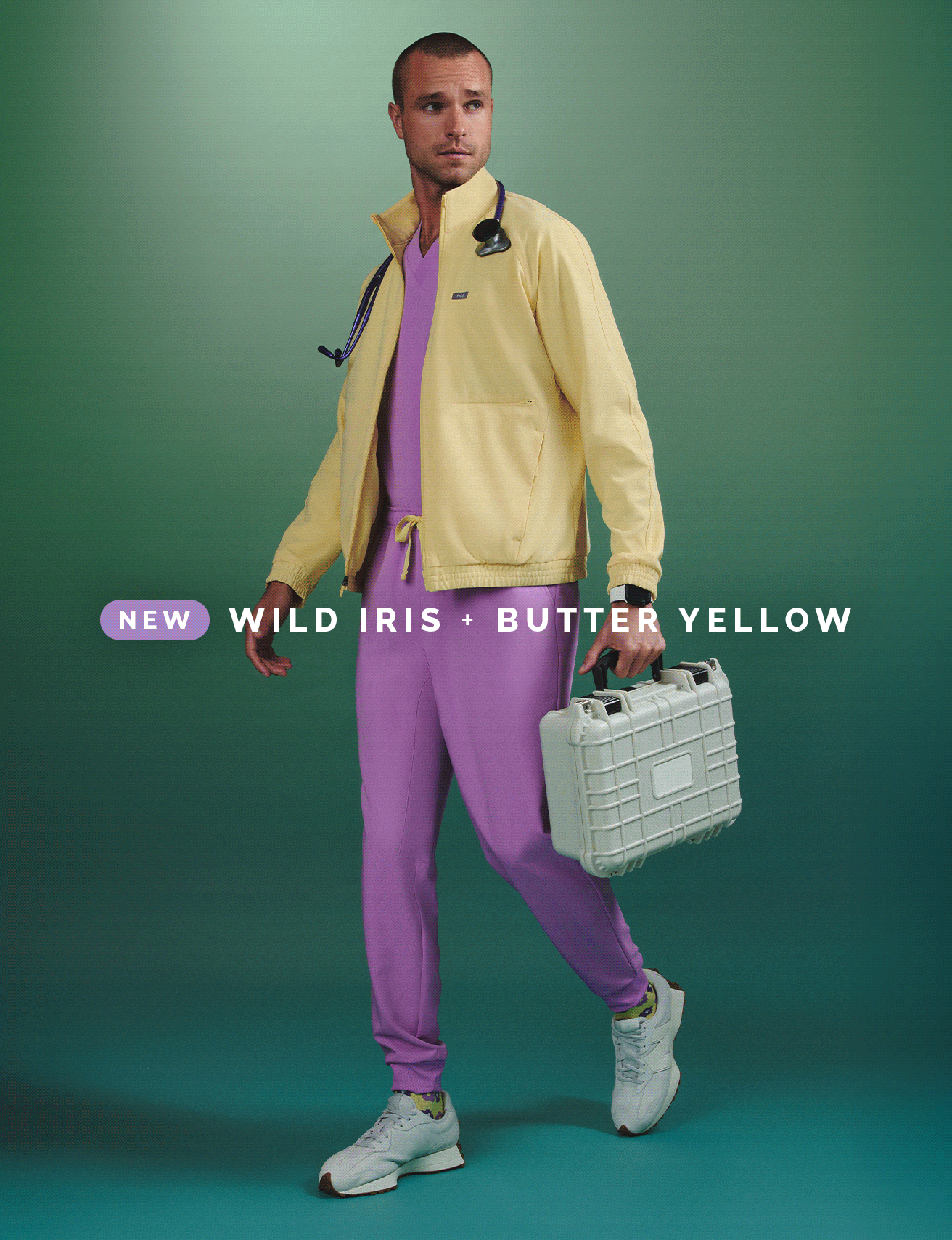 베스트셀러 스타일과 액세서리를 NEW 와일드 아이리스 & 버터 옐로로 만나보세요. 좋은 걸 더 좋게 만드는 건 늘 당신의 방식이니까요.