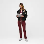 https://images.ctfassets.net/5j6wpslh72e4/41mfPeLficebiCdp07wrPT/73cc3988be90b325d53ffac8f0393338/W_Yola_Burgundy_Core_Updated_Background_2022__2.jpg