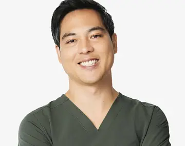 Scott Fujimoto, médico osteópata