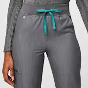https://images.ctfassets.net/5j6wpslh72e4/4JmaLo83fZn62uoR5o8YpO/fe33820b59d3cb2d2474e54cc6328e99/XS_W_HW_Zamora_Navy_Q2_2022__4.jpg
