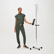 https://images.ctfassets.net/5j6wpslh72e4/4jds0asLrItsSKgnCYM0hG/90553133205e063bed24f58165d00a9a/Q1_2023_03_MOSS_RAFAELA_W_DEJA_66829_new.jpg