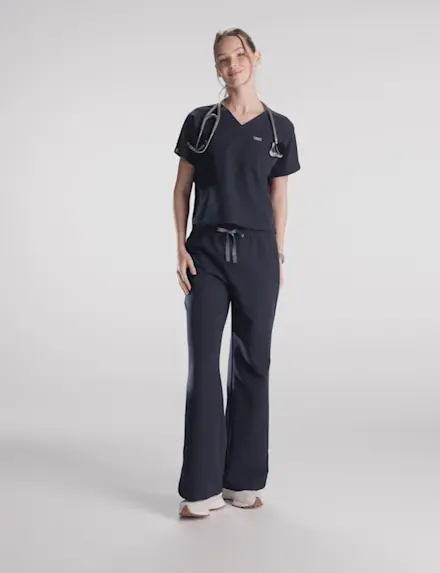 Arua Cropped V-Neck One-Pocket Scrub Top