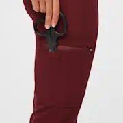 https://images.ctfassets.net/5j6wpslh72e4/5v83p7LXBIwzNiwhbkFMBg/1d7d613f623bded44cf35399b65325e5/W_Yola_Burgundy_Core_Updated_Background_2022__3.jpg
