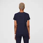 https://images.ctfassets.net/5j6wpslh72e4/6IhktYUDkRefhygtgr5KaW/1e3c5b121bc9c65ffafb6c1f742d79a6/W_Catarina_Navy_2022_Core_4.jpg