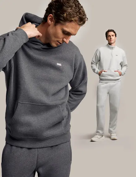 NOUVEAUX vêtements de détente Off-Shift™—Chandails à capuchon et pantalons en molleton qui offrent la dose parfaite de confort. Conçus pour les moments de détente … uniquement.