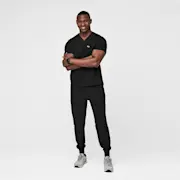 https://images.ctfassets.net/5j6wpslh72e4/6QxwZZaLrnQSAZhtqNEpyZ/fecd068120ef844575b3318724fa3f87/Mens-Leon-Scrub-Top-black-L-2.jpg