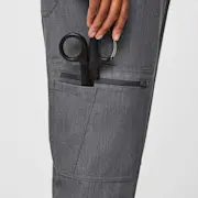 https://images.ctfassets.net/5j6wpslh72e4/6dRSw8BNFARwTMHUdMTJt2/2a132cd32f709f430d4039c5878304e0/Womens-HW-Yola-Pant-2.0-GRAPHITE-XS-4.jpg